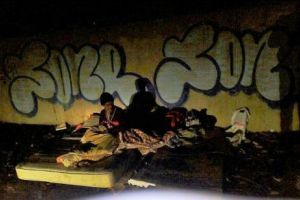 Imagini cutremurătoare. OAMENI CĂZUŢI, salvaţi în ultima clipă. S-a întâmplat în Bucureşti