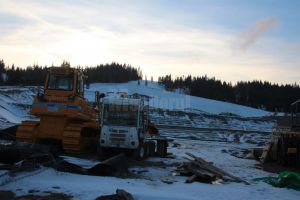 Autorizaţiile de construire pentru groapa de gunoi de pe Mestecăniş, suspendate parţial de ...