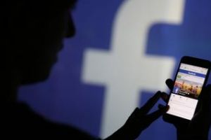 O adolescentă a fost VÂNDUTĂ prin intermediul unei postări pe Facebook. Cum a reacţionat comania