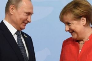 Iată ce îi LEAGĂ pe Merkel şi Putin
