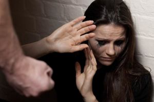 Peste 130 de copii şi femei, victime ale violenţei în familie