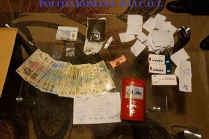 Nouă persoane, în arest după percheziţii
