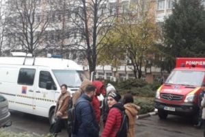 Glumă sau atac premeditat?  Atacatorul studenţilor, răspunzător pentru folosirea de obiecte periculoase