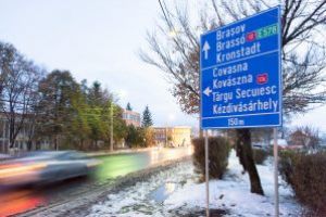 Noi plăcuţe rutiere bilingve pe străzile Lunca Oltului şi Lt. Păiuş David