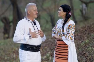Melodia „populistă” cu care un primar şi o cântăreaţă vor să dea lovitura (VIDEO)