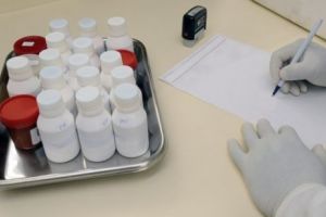 Bolnavii aduc bani de acasa la Spitalul Judeţean de Urgenţă din Brăila. Nu sunt bani, de abia ajung de salarii pentru medici şi personalul administrativ