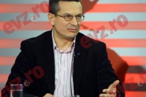 Profesorii, şcoliţi de asociaţii pro-gay să facă elevilor educaţie sexuală „de gen”