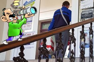 Slujbă, dulce slujbă: Cum circulă plasele cu cadouri la Inspectoratul Şcolar bihorean