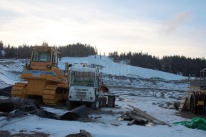 Autorizaţiile de construire pentru groapa de gunoi de pe Mestecăniş, suspendate parţial de ...