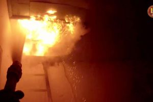 A aruncat la întâmplare o ţigară aprinsă şi a provocat un incendiu