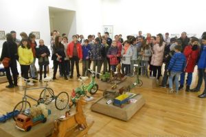 Incursiune în lumea celor mici: la Muzeul Ţării Crişurilor a fost deschisă o expoziţie de jocuri şi jucării (FOTO)