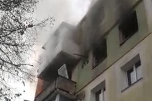 INCENDIU la un BLOC DIN RĂZBOIENI