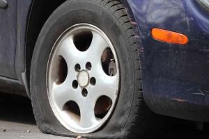 Sibian cercetat pentru distrugere în Alba – A tăiat anvelopele unei maşini