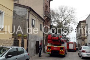 Persoana blocata intr-o cladire din  Constanta 