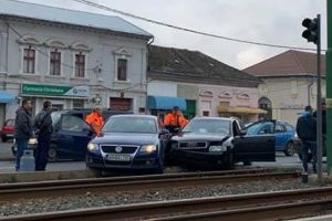ACCIDENT în Aradul Nou! Circulaţia este ÎNREGUNATĂ