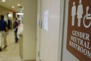 Primarul Londrei a ÎNLOCUIT toaletele şi sălile de duş CLASICE cu cele de GEN MIXT. 