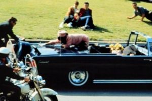 55 de ani de la moartea unui MARE PREȘEDINTE american. Clint Hill, agentul erou care a sărit să-l apere cu trupul său pe Kennedy, este bîntuit şi acum, de oroarea trăită