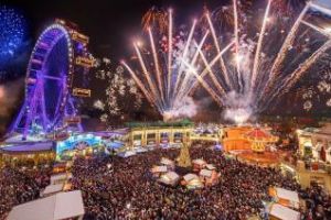 Andra, Măruţă, Connect R si What's Up deschis Satul lui Moş Crăciun din Floreşti