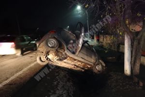 O şofriţă s-a răsturnat pe DN 72