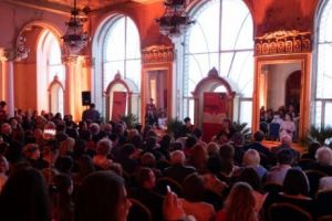 POVESTEA CUTREMURĂTOARE  a REGINEI MUZICII POPULRAE. CE şi-a CUMPĂRAT CU BANII DIN CÂNTĂRI