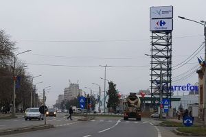 FOTO. Au apărut primele logouri pe stâlpul gigant de la Satu Mare Shopping City