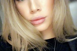 CINE ESTE ȘI CUM ARATĂ FIICA SECRETĂ A LUI ION ȚIRIAC. IOANA ARE 18 ANI ȘI ESTE O BLONDĂ SUPERBĂ