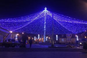 Cum arată cupola de lumini care va acoperi patinoarul din faţa Palatului Culturii
