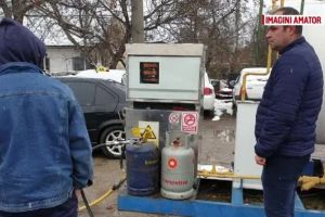 Staţie GPL închisă de Protecţia Consumatorului. Angajaţii încărcau, în mod ilegal, butelii de aragaz