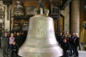 Racla purtând Cinstita Mână a Sfântului Apostol Andrei, depusă astăzi la Catedrala Mântuirii Neamului