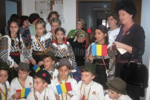 Elevii şcolii din Vama au donat fructe şi legume vârstnicilor de la Căminul de bătrâni ...