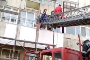 Pompierii au intrat pe geam în Trivale