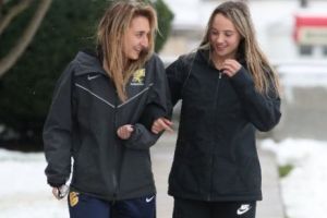 Familia a RENEGAT-O după ce a aflat că este GAY. Reţele de socializare îi sar în AJUTOR: I-au STRÂNS peste 100.000 de dolari 