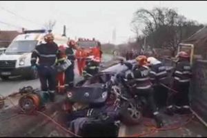 ACCIDENT mortal pe DN 7, în Hunedoara! Un tânăr de 24 de ani a murit pe loc, iar sora lui este în comă