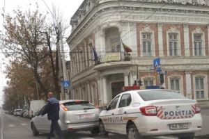 Maşină de poliţie implicată într-un accident