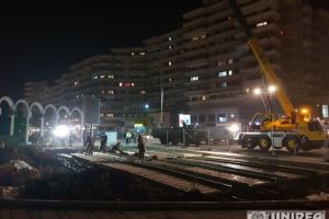 VIDEO / Sâmătă seara,  militarii lucrează, la lumina proiectoarelor, la scena oficială pentru parada de 1 Decembrie