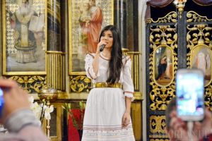 Paula Seling i-a colindat pe orădeni, pentru reconstrucţia Palatului Greco-Catolic. Spectatorii au primit şi o veste bună: episcopul Bercea vine acasă! (FOTO/VIDEO)