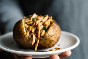 Ce gătim in POST? Cartofi umpluţi cu ciuperci