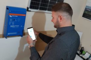 Aveţi sistem fotovoltaic? Știţi că îl puteţi controla de oriunde din lume?