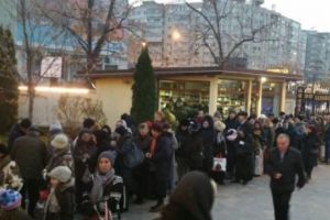 A început SLUJBA de sfinţire a CATEDRALEI MÂNTUIRII NEAMULUI. Zeci de mii de credincioşi s-au adunat să fie martorii momentului