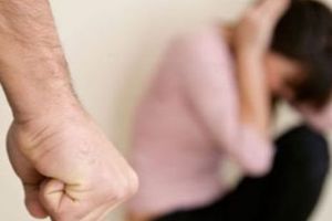 O femeie din Vaslui, BĂTUTĂ şi OPĂRITĂ de soţul ei