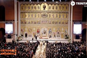 VIDEO FOTO Zeci de mii de credincioşi şi oficiali la sfinţirea Catedralei Mântuirii Neamului