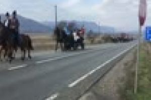 Convoiul de călăreţi din Sighet a ajuns la Cluj. Vezi pe ce traseu circulă spre Alba-Iulia FOTO/VIDEO