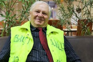 FOTOGALERIE. Basarabeanul care, la 77 de ani, străbate 500 km pe jos până la Alba Iulia, cu ocazia Centenarului Marii Uniri