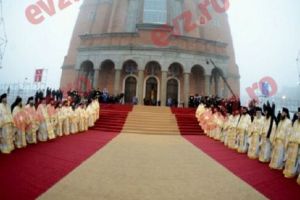 MARII ABSENȚI de la sfinţirea Catedralei Mântuirii Neamului. Cum şi-au justificat cei TREI GREI absenţa de la cel mai IMPORTANT EVENIMENT