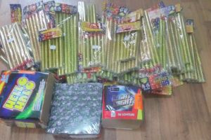 Chinez prins în timp ce vindea artificii fără autorizaţie, în Gorj