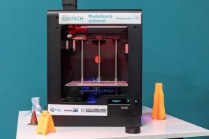 Dedeman aduce un HUB de imprimare 3D la Colegiul Moisil din Oneşti
