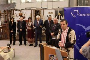 Europarlamentarul Marinescu va purta în Parlamentul European un suman schileresc