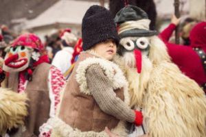 „Tradiţii din tradiţii-Obiceiuri ale familiei mele”- concurs de artă plastică