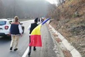 A început  Marşul Centenarului Marii Uniri  Vâlcele – Alba Iulia 2018  -100 de români au pornit cu căruţele către Alba Iulia  #Jurnaldecălătorie