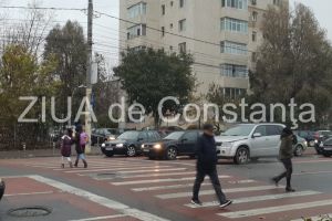 Imagini de la eveniment. Accident rutier pe bulevardul IC Bratianu din Constanta, zona Școala nr. 8. Doua masini implicate (galerie foto)